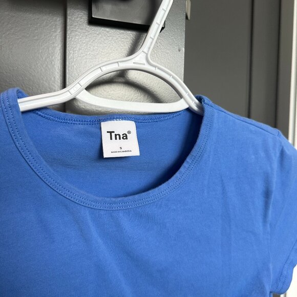 Aritzia Cropped T-shirt - Picture 2 of 2